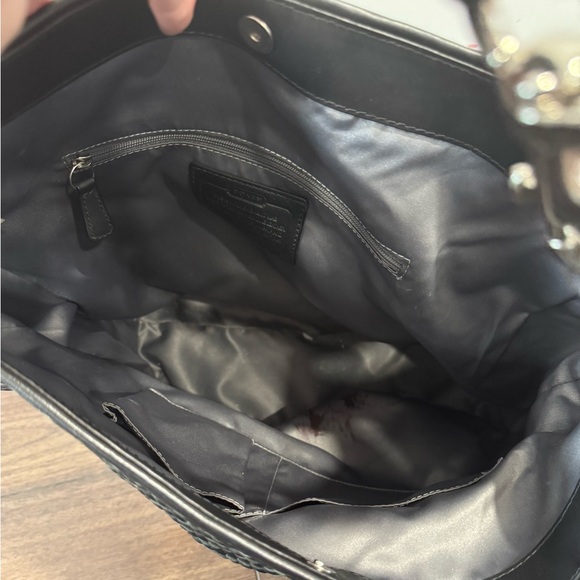 Coach basket weave leather bucket shoulder bag. Black and silver - Picture 7 of 8